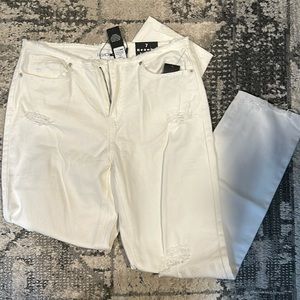 NWT White straight leg jeans🤍